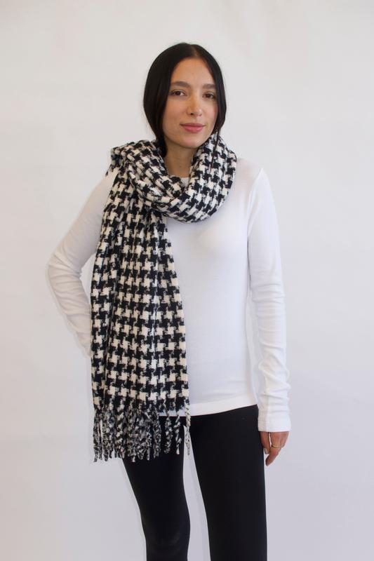Lyla & Luxe Plush Scarf - Natural/Black