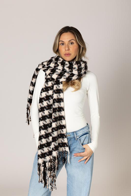 Lyla & Luxe Plush Scarf - Navy/Camel
